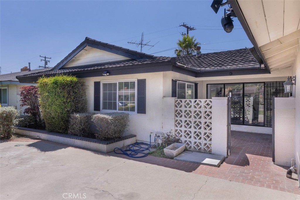 1688 North Shaffer Street Orange, CA 92867 - Photo 3 of 38