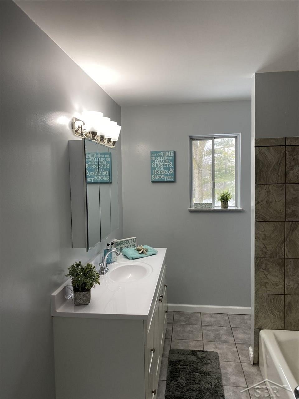 900 South Miller Road Saginaw, MI 48609 - Photo 20 of 35 50003637-19.JPG