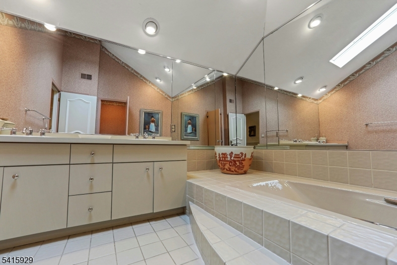 510 Hampton Hill Road Franklin Lakes, NJ 07417 - Photo 33 of 48