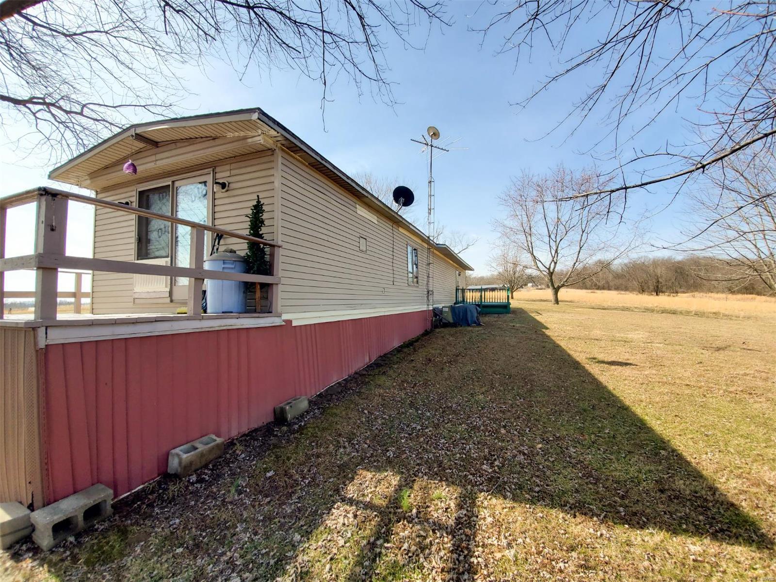 39 Racking Horse Lane Murphysboro, IL 62966 - Photo 4 of 12 Gallery Image 4