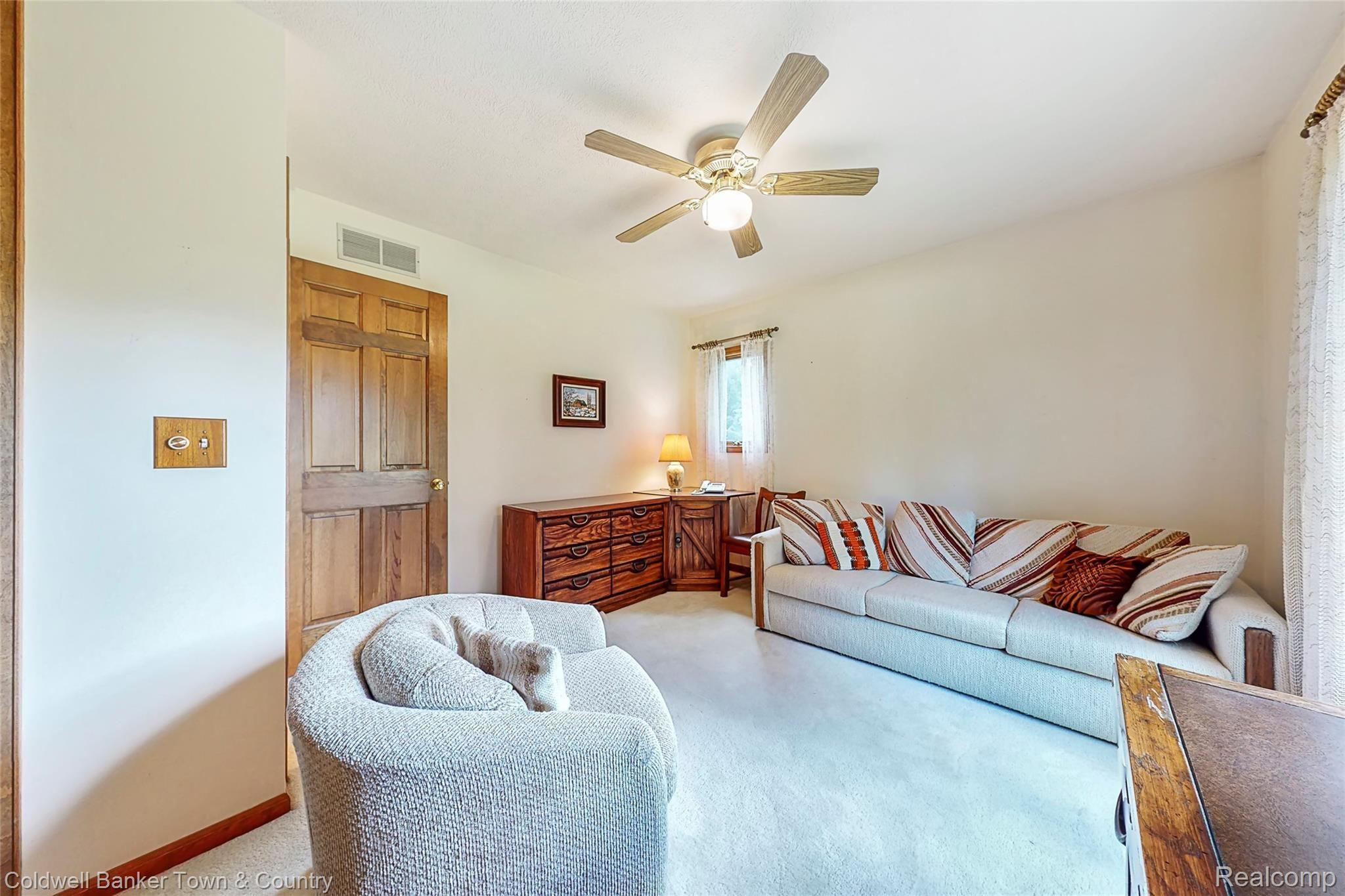 23350 Griswold Road South Lyon, MI 48178 - Photo 20 of 44 14.jpg