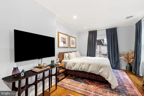 $1,100,000 | 1617 Spruce Street, Unit 200, Philadelphia, PA 19103