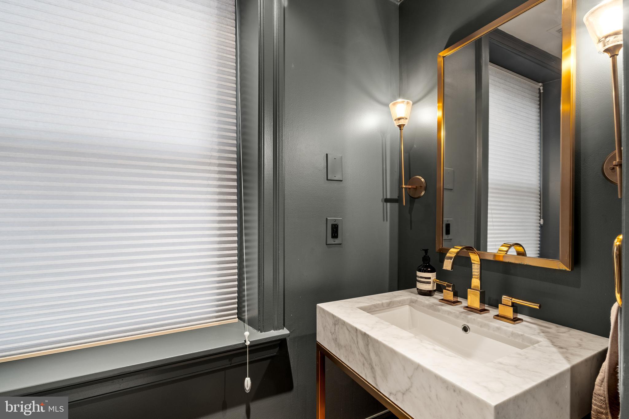 1617 Spruce Street, Unit 200 Philadelphia, PA 19103 - Photo 18 of 21 Powder Room