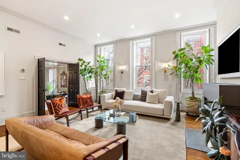 $1,100,000 | 1617 Spruce Street, Unit 200, Philadelphia, PA 19103