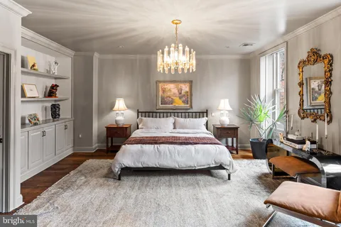 $1,100,000 | 1617 Spruce Street, Unit 200, Philadelphia, PA 19103