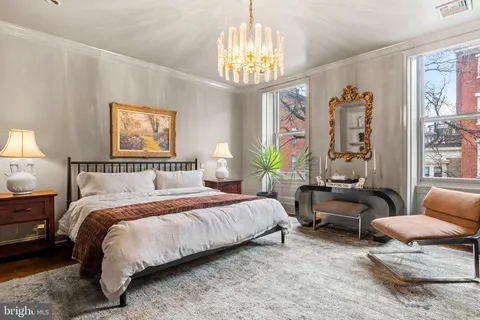 $1,100,000 | 1617 Spruce Street, Unit 200, Philadelphia, PA 19103