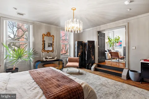 $1,100,000 | 1617 Spruce Street, Unit 200, Philadelphia, PA 19103