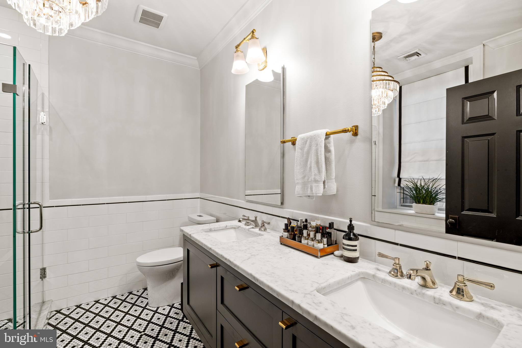 1617 Spruce Street, Unit 200 Philadelphia, PA 19103 - Photo 10 of 21 Primary Bath