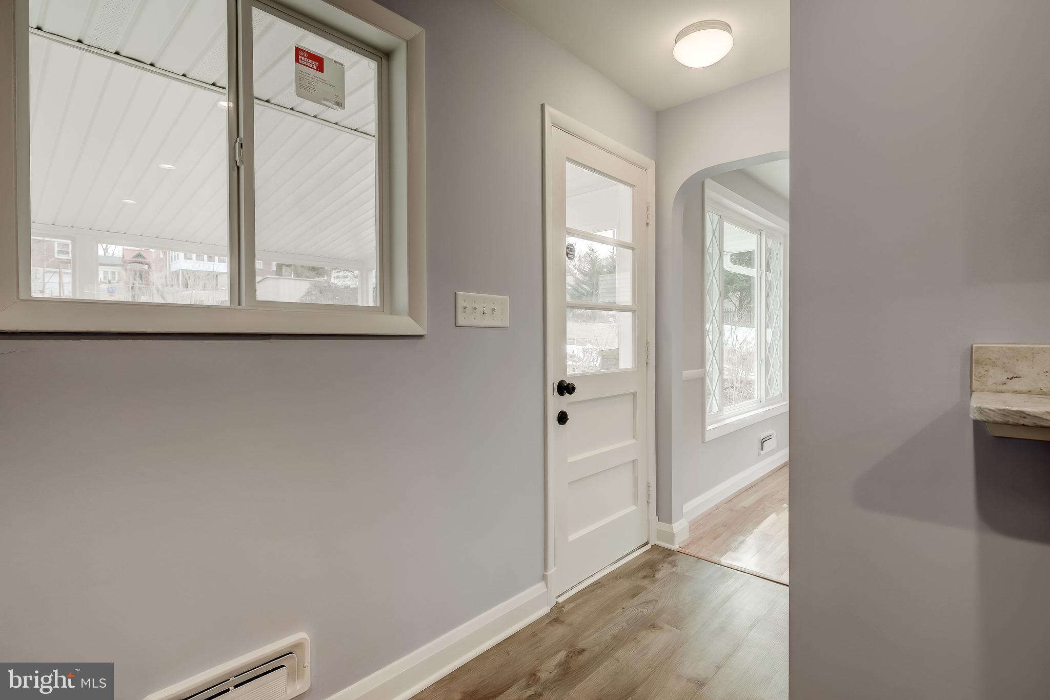 25 Croftley Road Lutherville-Timonium, MD 21093 - Photo 11 of 37 Pass Through to Dining Room and Access to Sunroom