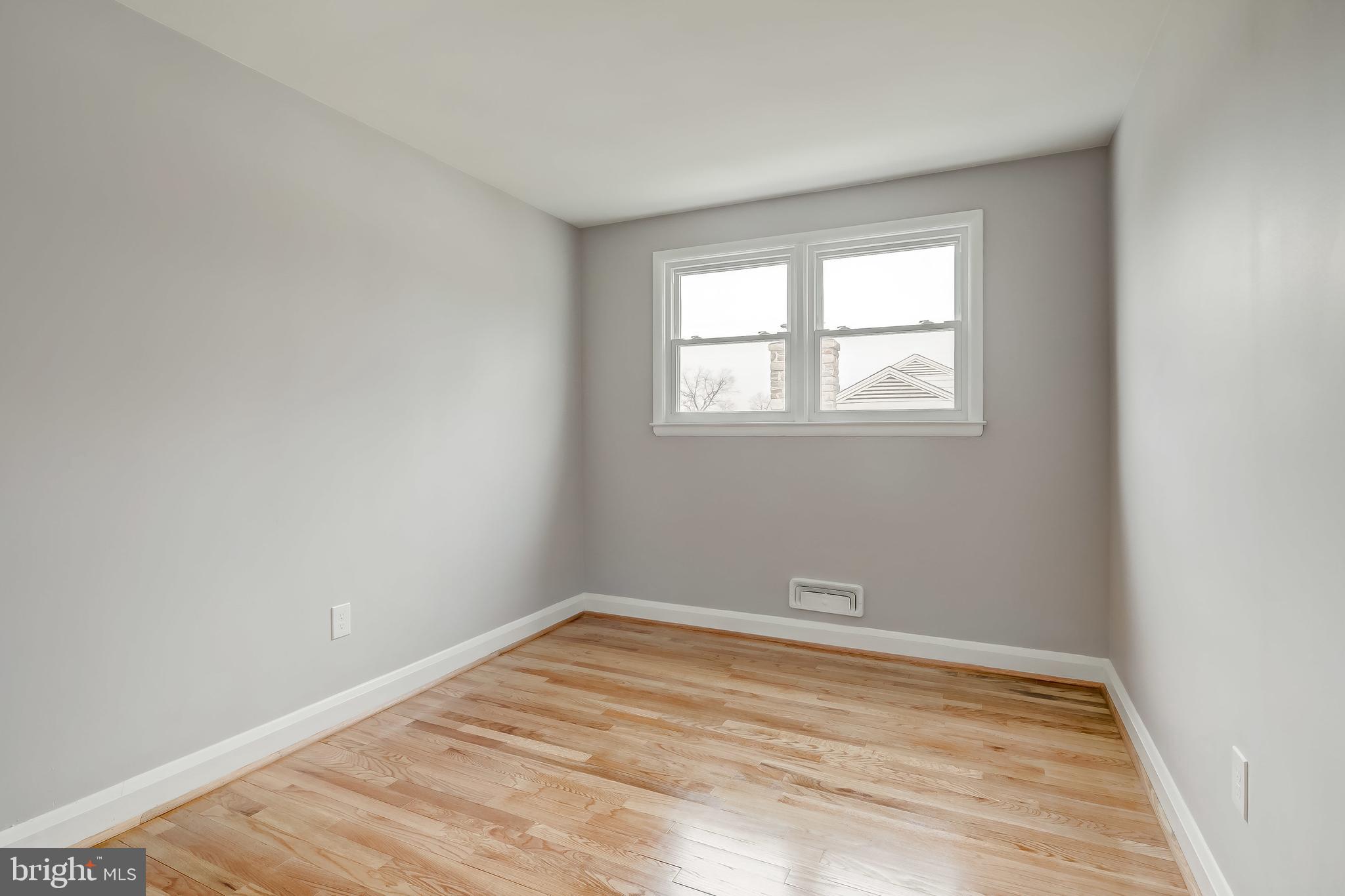 25 Croftley Road Lutherville-Timonium, MD 21093 - Photo 21 of 37 Bedroom 3 - Middle