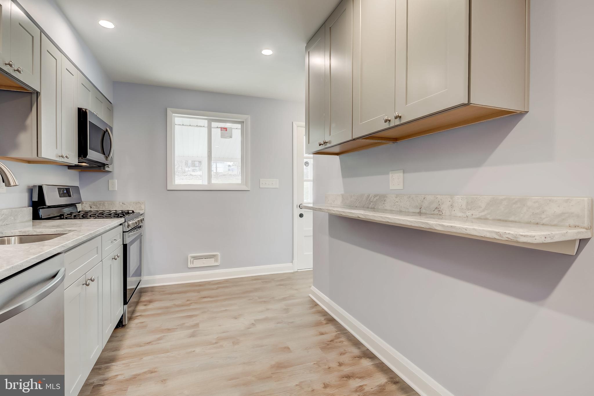 Additional Granite Breakfast Bar Area