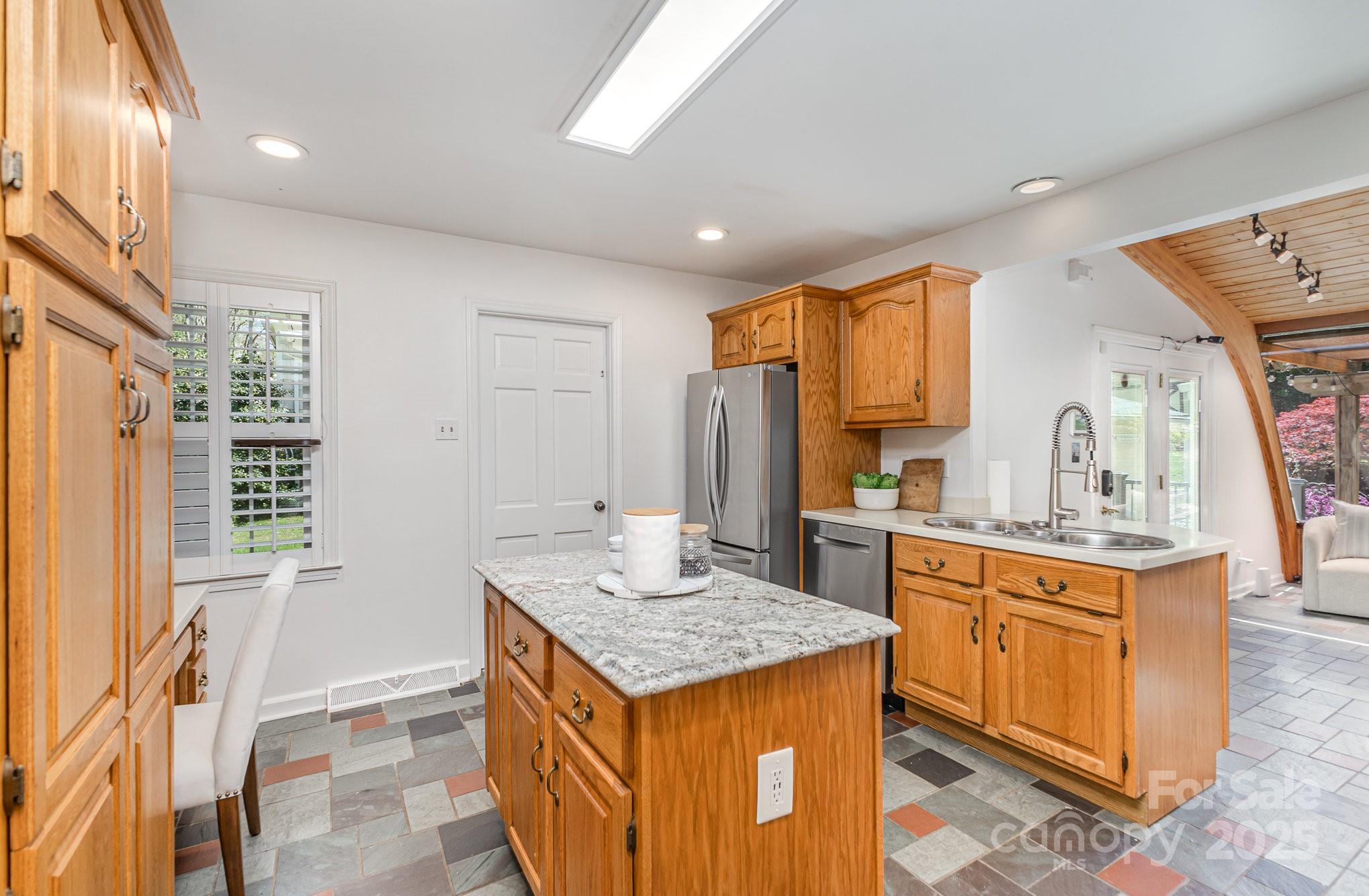 3916 Riverbend Road Charlotte, NC 28210 - Photo 8 of 28 Gallery Image 8