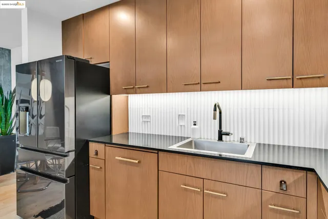 $689,000 | 311 Oak Street, Unit 102, Oakland, CA 94607