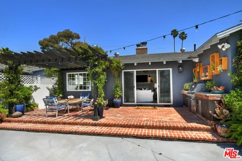 $1,599,000 | 13006 West Magnolia Boulevard, Sherman Oaks, CA 91423