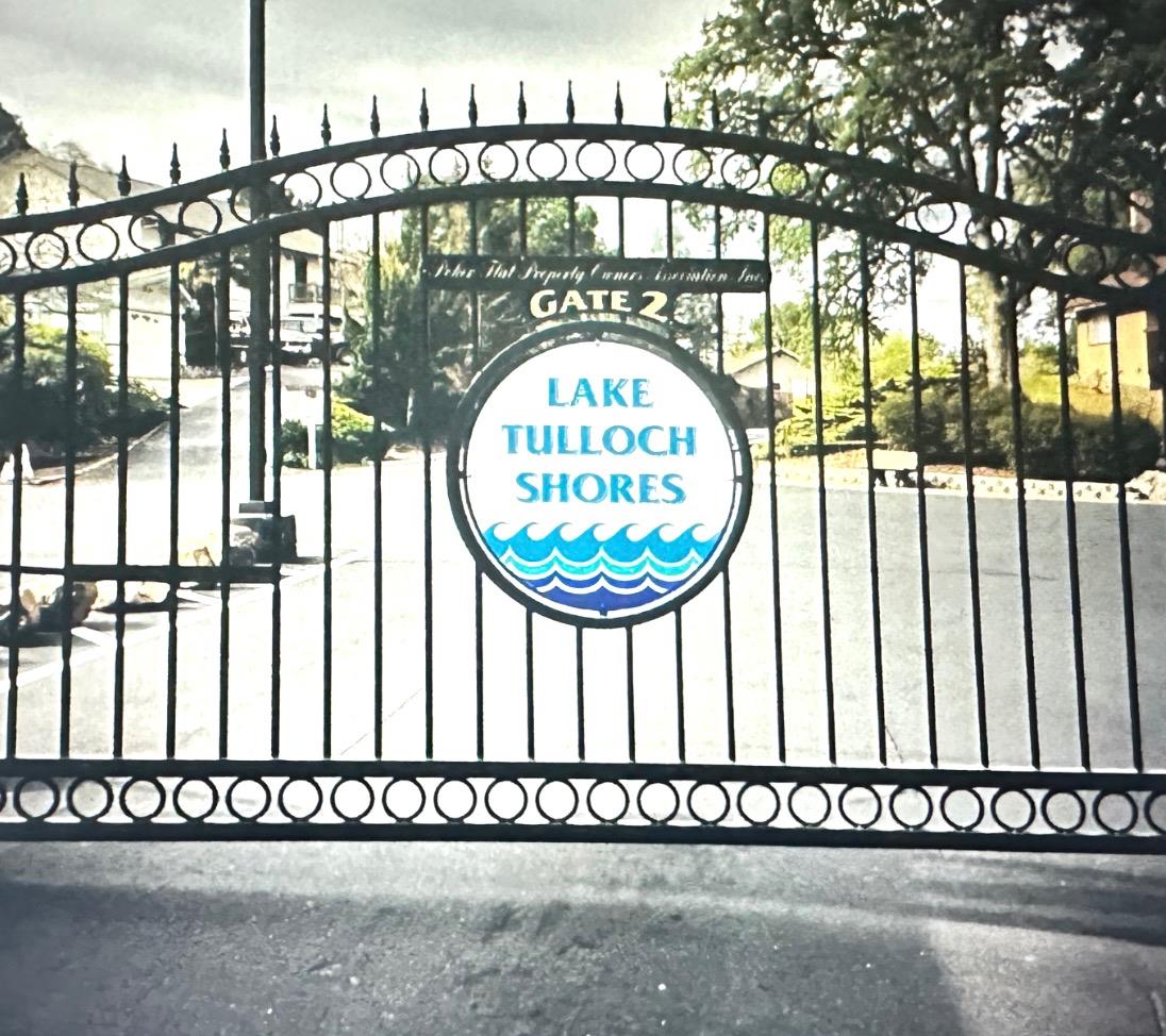 423 Winchester Way Copperopolis, CA 95228 - Photo 2 of 5 a view of a wooden fence with a bench