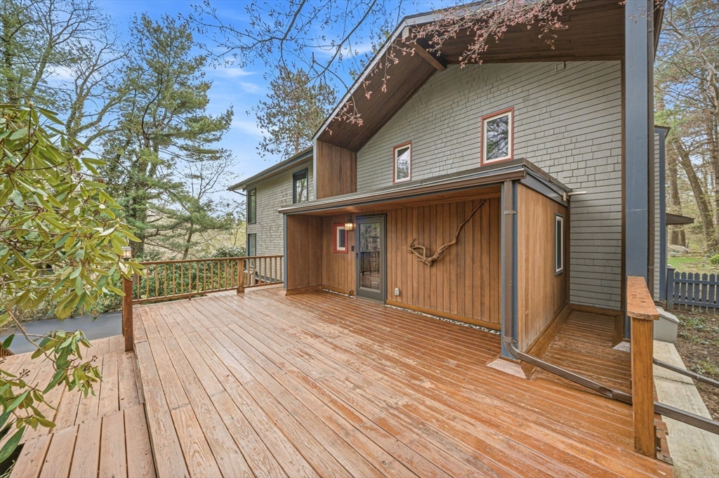 19 Old Road Weston, MA 02493 - Photo 4 of 41