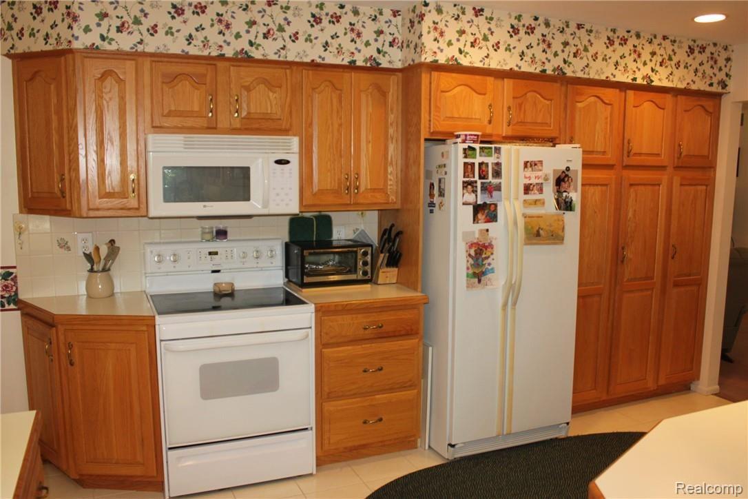 5482 East Coldwater Road Flint, MI 48506 - Photo 6 of 34 IMG_8364.JPG
