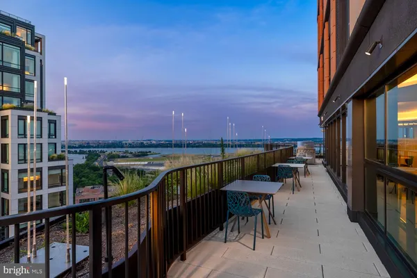 $3,595 | 244 19th Court South, Unit 2722, Arlington, VA 22202