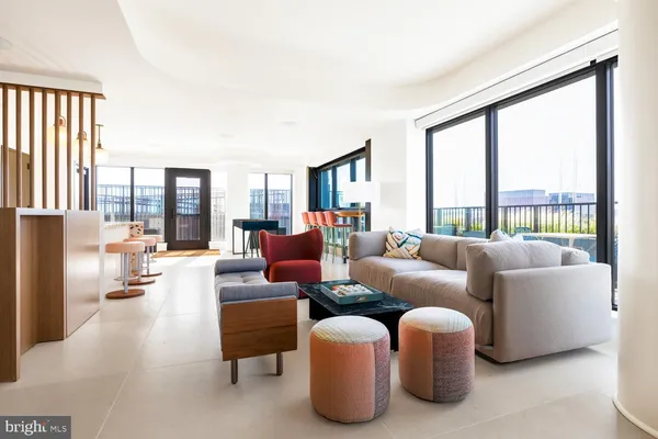 $3,595 | 244 19th Court South, Unit 2722, Arlington, VA 22202