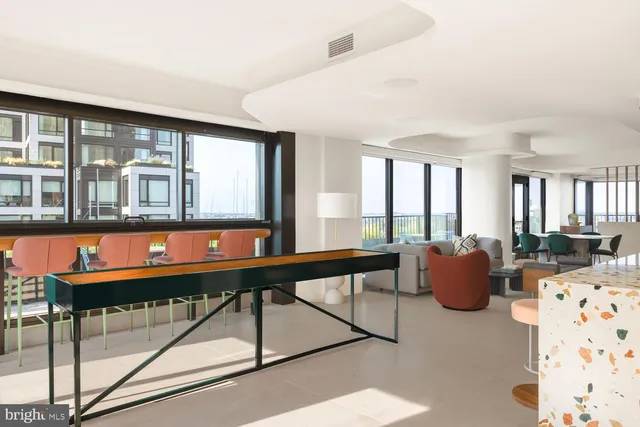 $3,620 | 244 19th Court South, Unit 2722, Arlington, VA 22202