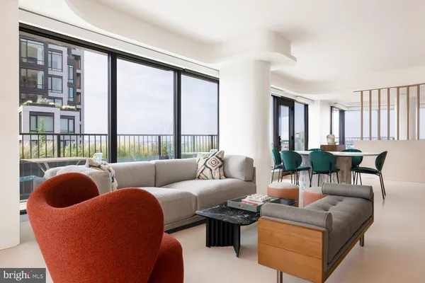 $3,595 | 244 19th Court South, Unit 2722, Arlington, VA 22202