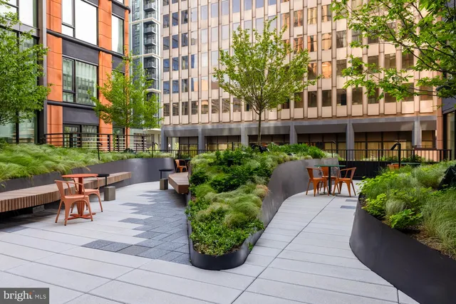 $3,620 | 244 19th Court South, Unit 2722, Arlington, VA 22202