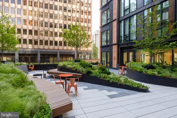 $3,595 | 244 19th Court South, Unit 2722, Arlington, VA 22202