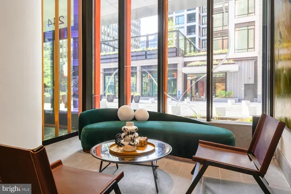 $3,595 | 244 19th Court South, Unit 2722, Arlington, VA 22202