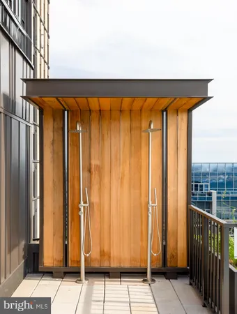 $3,595 | 244 19th Court South, Unit 2722, Arlington, VA 22202