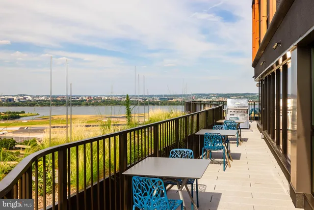 $3,620 | 244 19th Court South, Unit 2722, Arlington, VA 22202