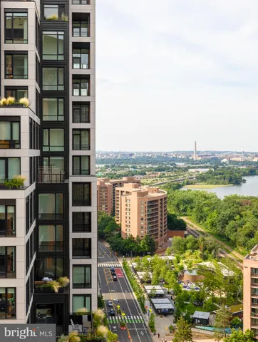 $3,620 | 244 19th Court South, Unit 2722, Arlington, VA 22202