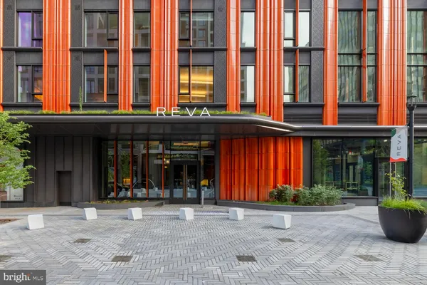 $3,595 | 244 19th Court South, Unit 2722, Arlington, VA 22202