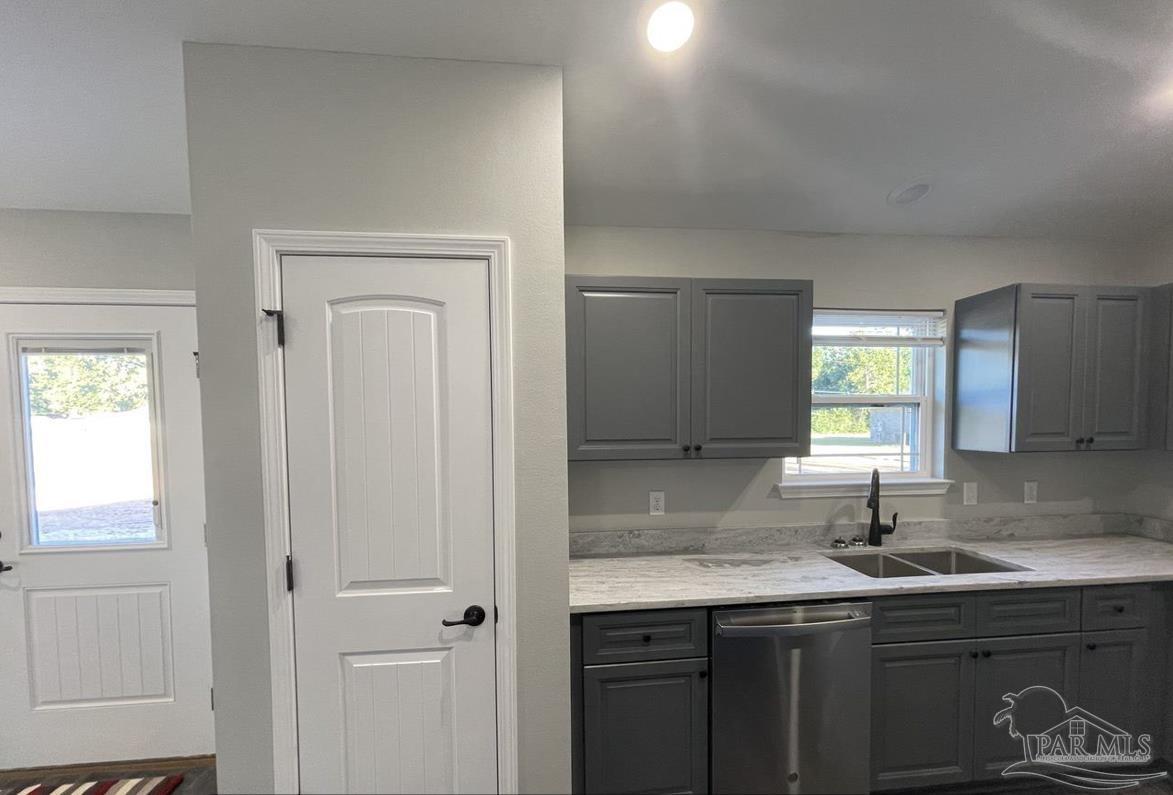 4040 Roxies Lane Milton, FL 32571 - Photo 4 of 12