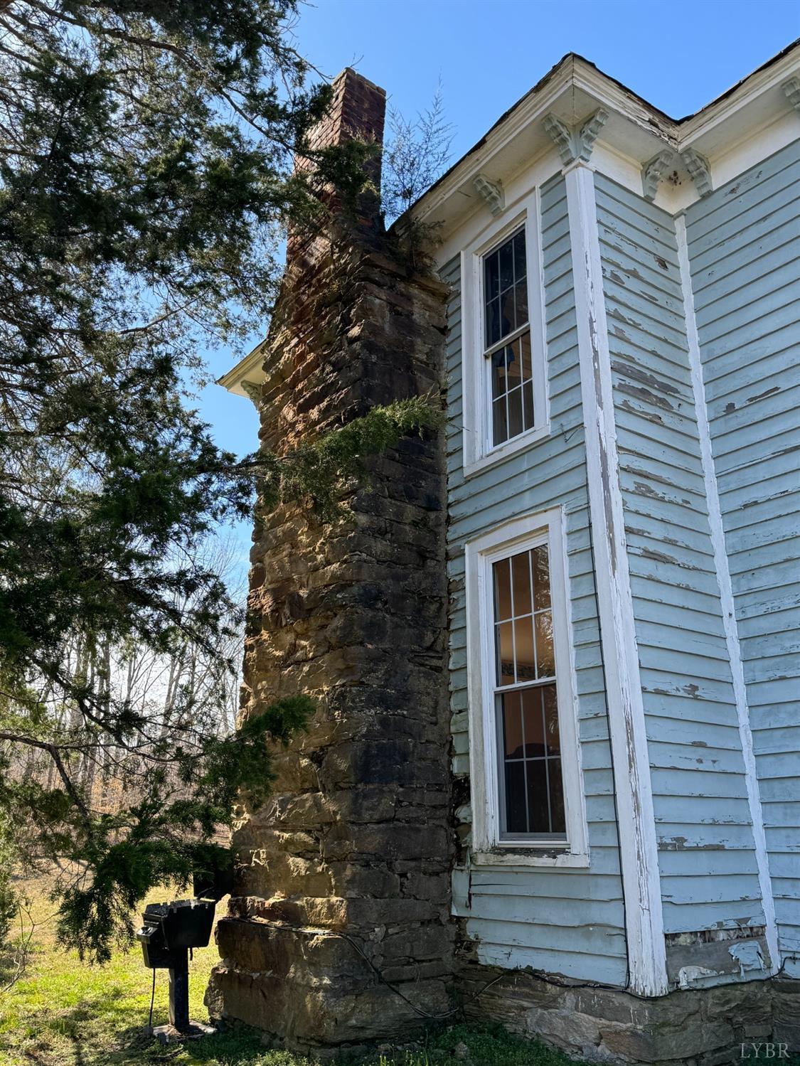 3752 Rolling Hill Road Pamplin, VA 23958 - Photo 4 of 16 a front view of a house with a tree