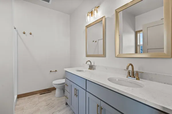 $437,900 | 2522 Tipperary Trail, De Pere, WI 54115