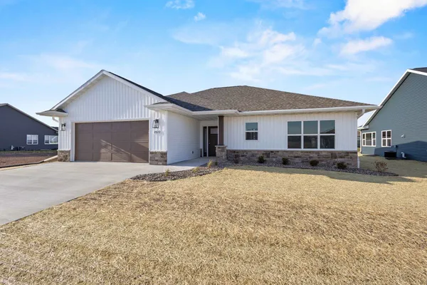 $437,900 | 2522 Tipperary Trail, De Pere, WI 54115