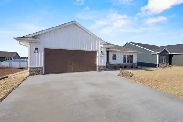 $437,900 | 2522 Tipperary Trail, De Pere, WI 54115