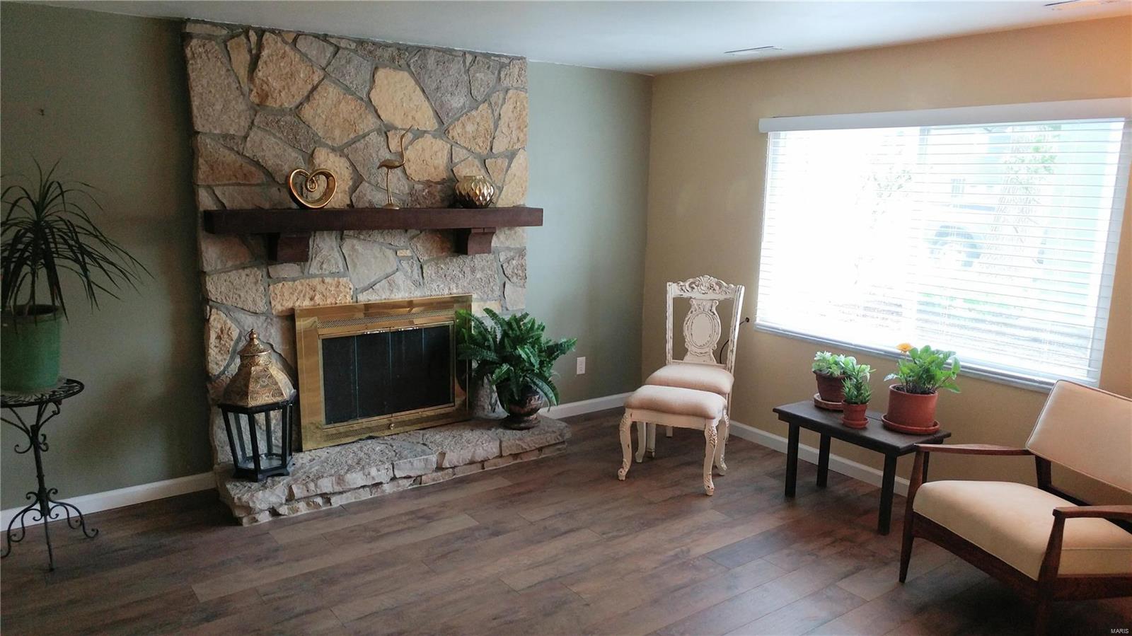 686 Walnut Point Court Ballwin, MO 63021 - Photo 4 of 17