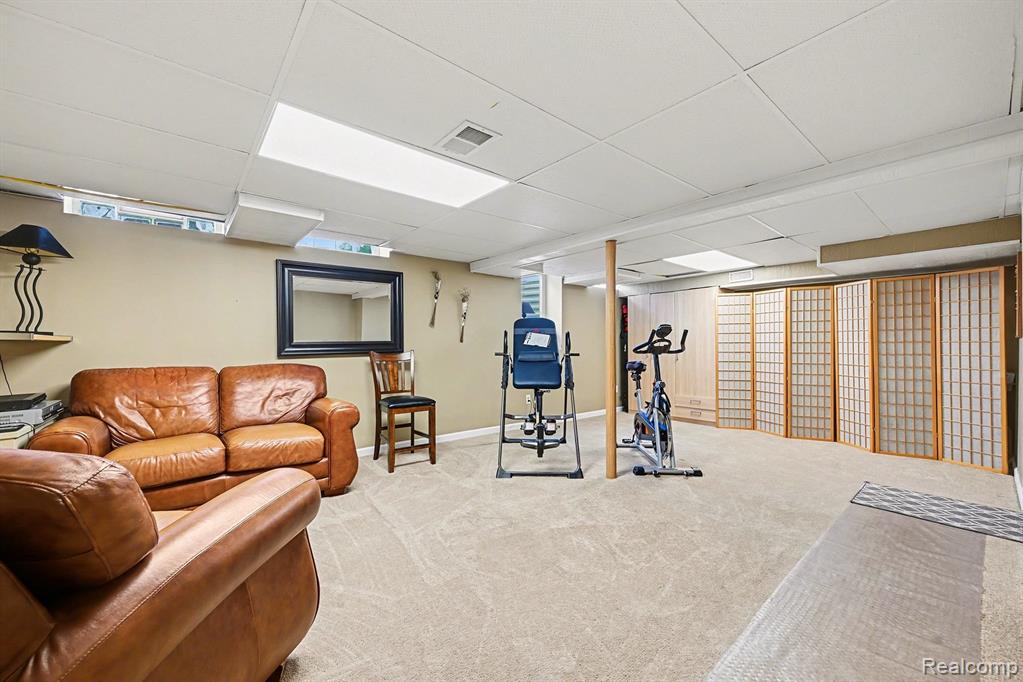 42942 Barchester Road Canton, MI 48187 - Photo 22 of 34 Gallery Image 22