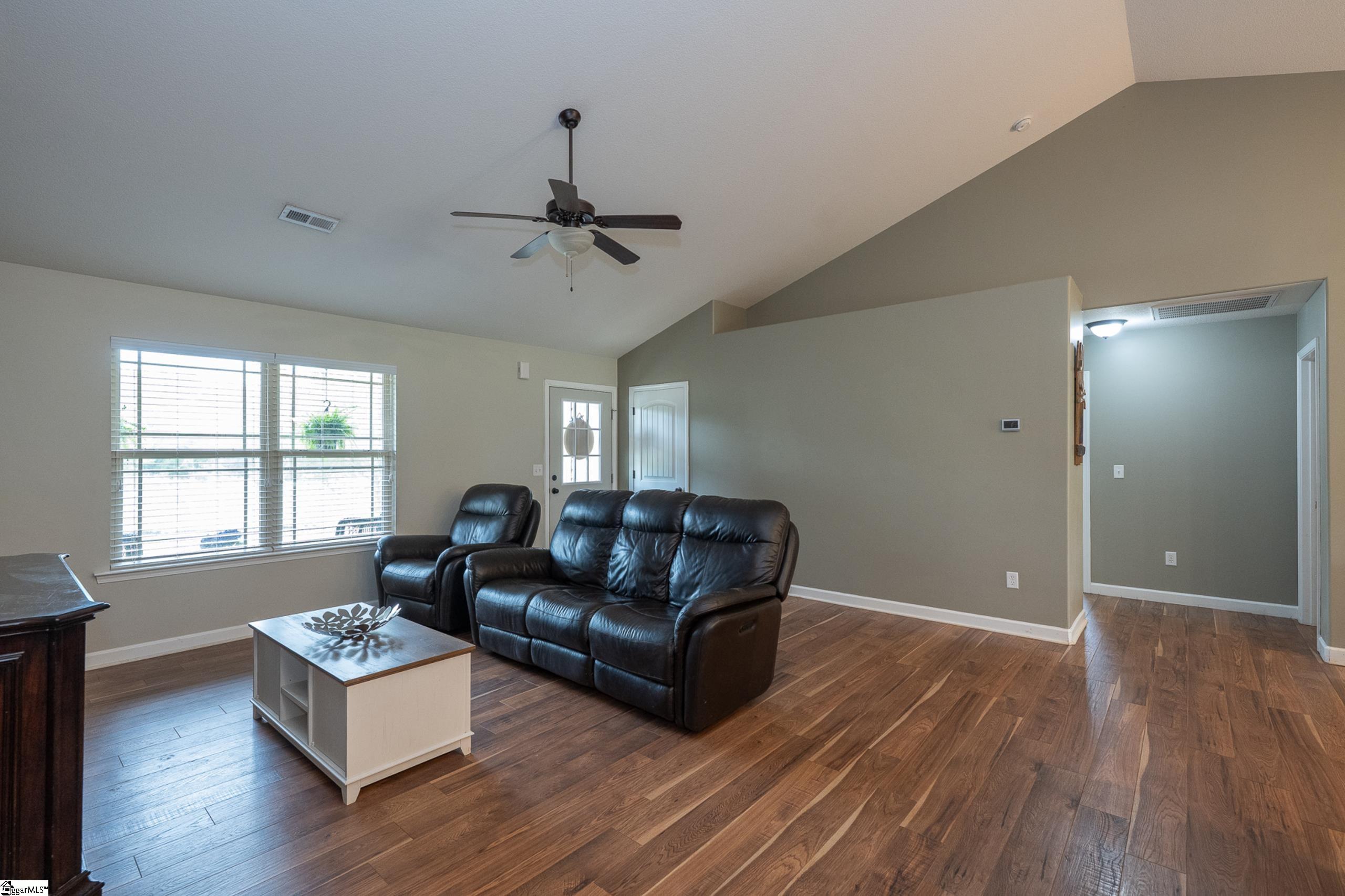 131 Dillard Road Duncan, SC 29334 - Photo 6 of 33 Gallery Image 6