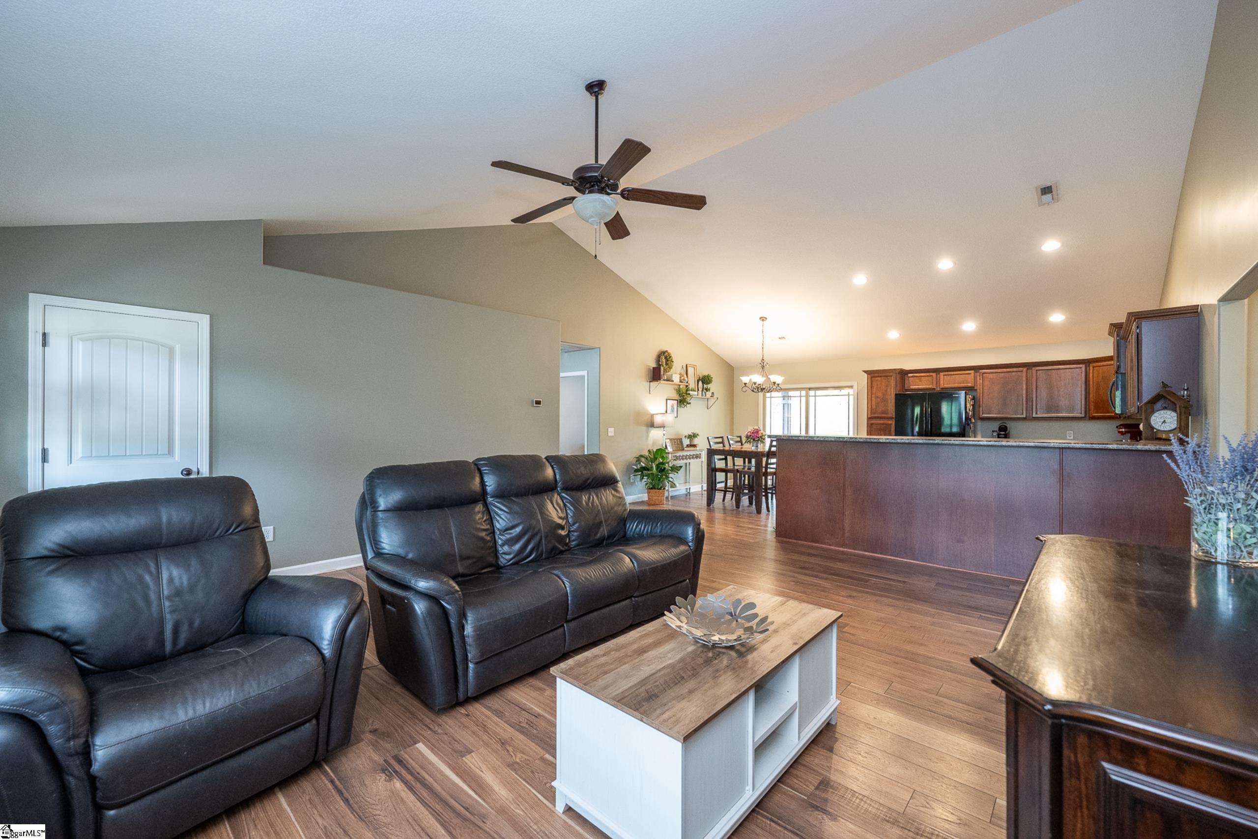 131 Dillard Road Duncan, SC 29334 - Photo 7 of 33 Gallery Image 7