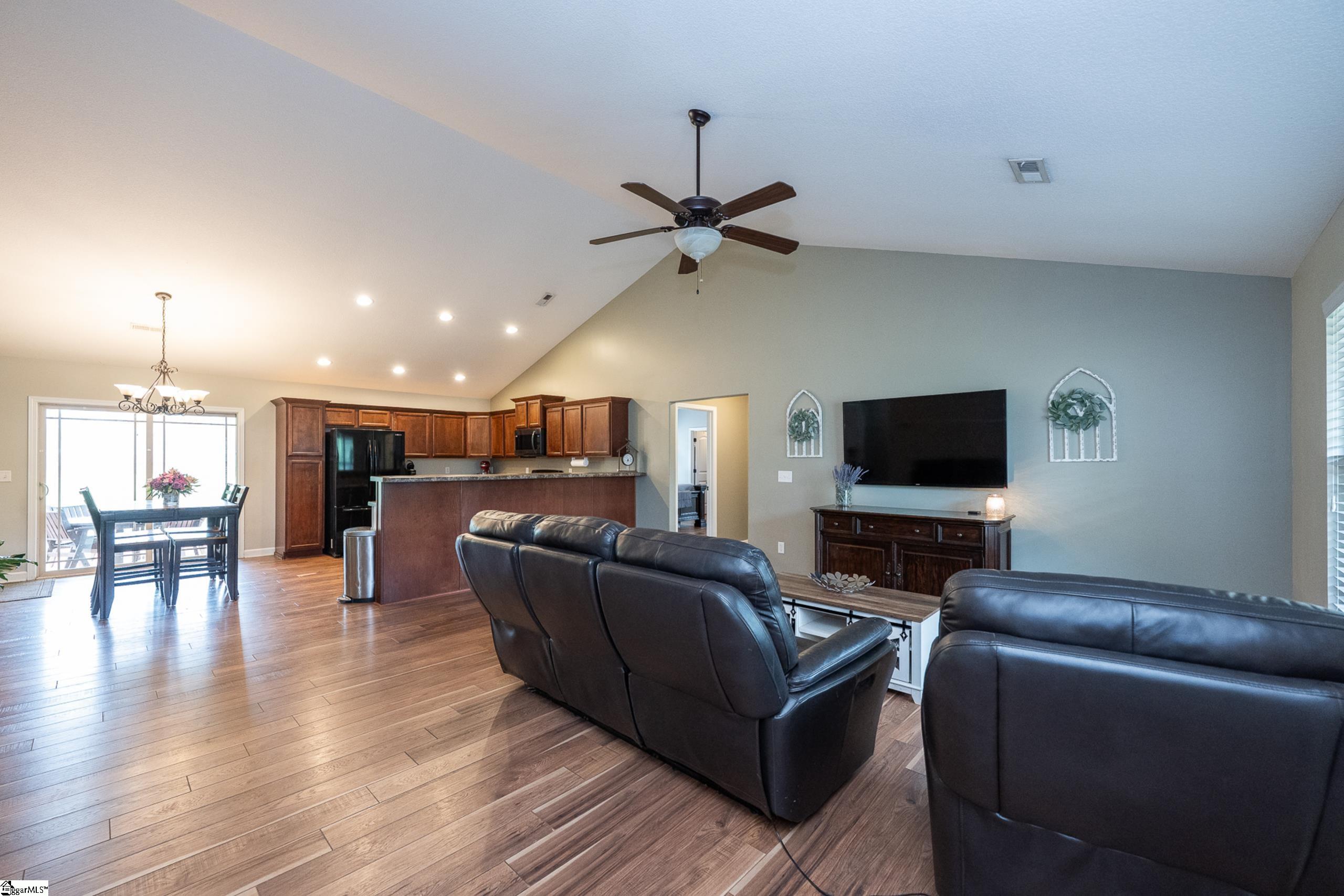 131 Dillard Road Duncan, SC 29334 - Photo 8 of 33 Gallery Image 8