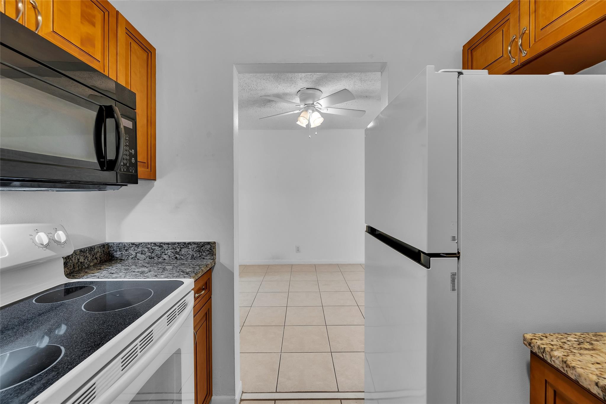 2201 Northeast 36th Street, Unit 207 Lighthouse Point, FL 33064 - Photo 14 of 35 Kitchen