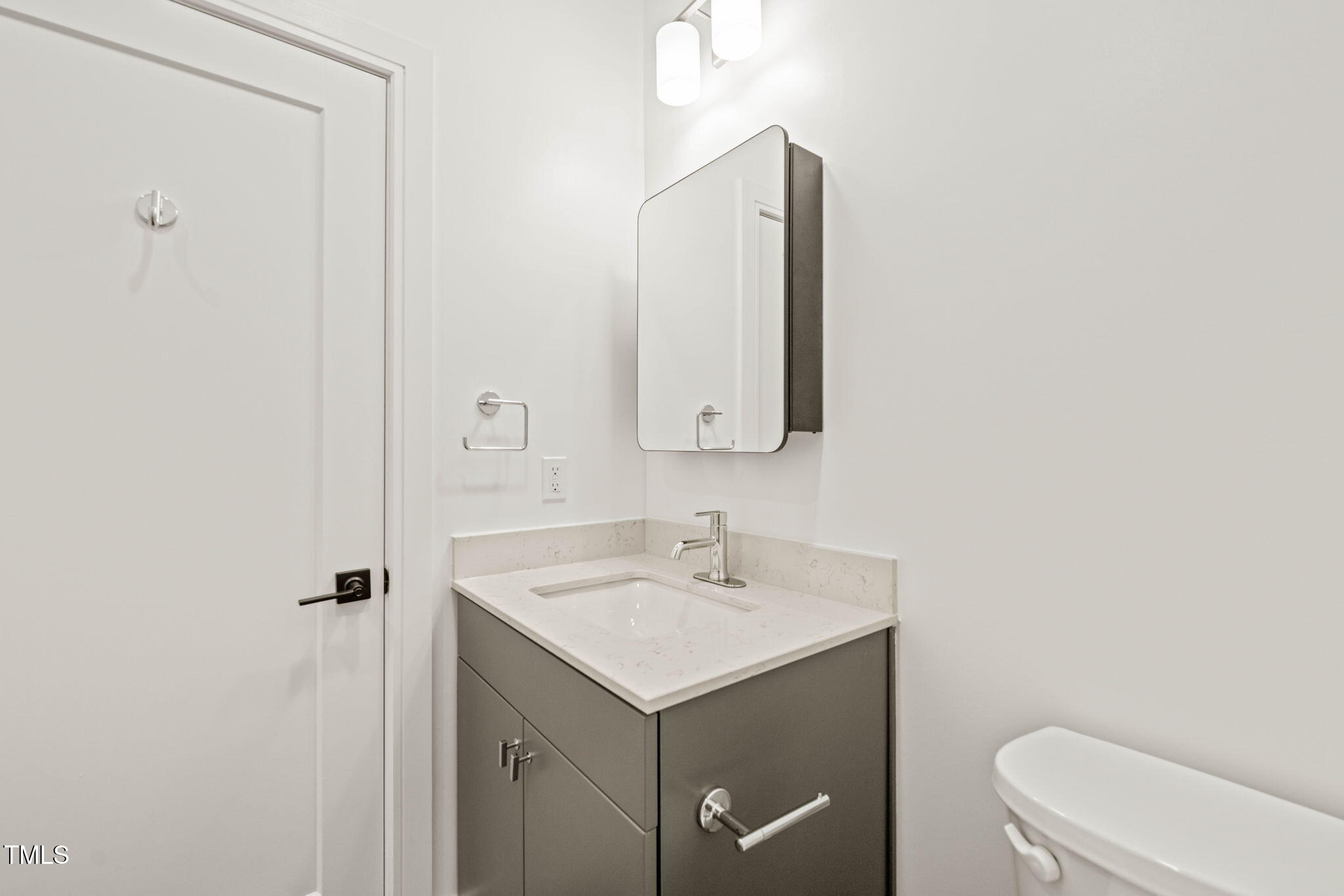 615 Daniels Street, Unit 215 Raleigh, NC 27605 - Photo 23 of 37 a bathroom with a sink toilet and mirror