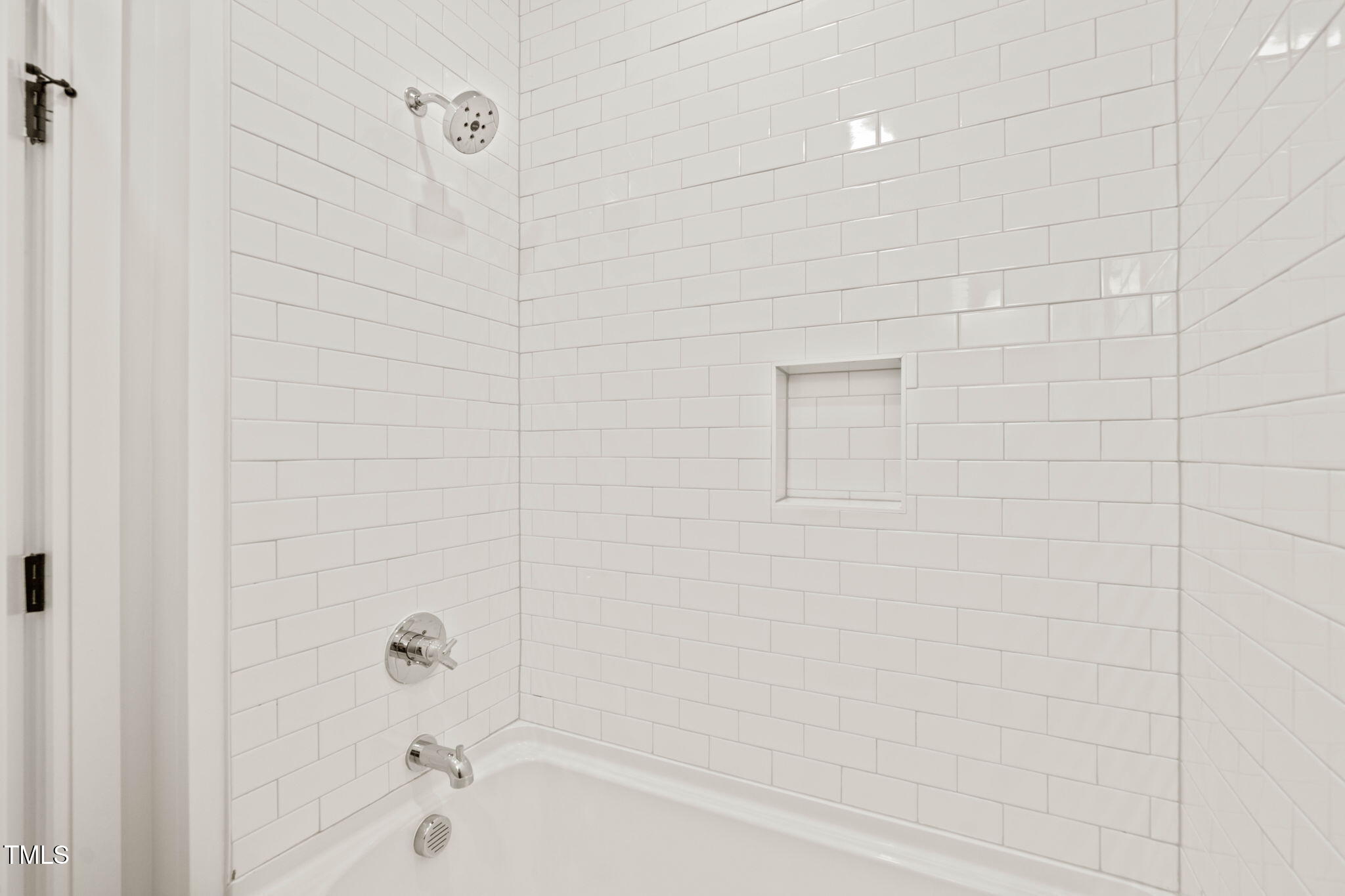 615 Daniels Street, Unit 215 Raleigh, NC 27605 - Photo 24 of 37 a bathroom with a bathtub