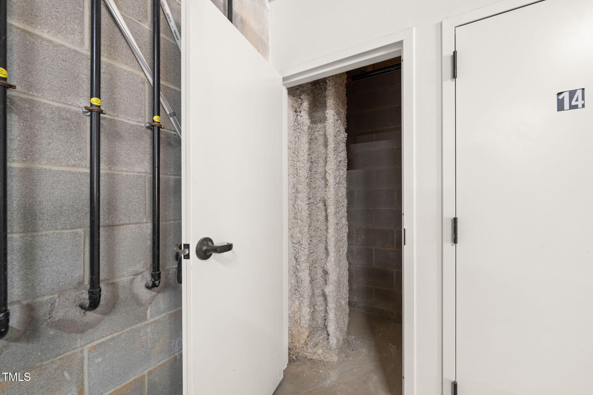 615 Daniels Street, Unit 215 Raleigh, NC 27605 - Photo 27 of 37 a bathroom with a shower