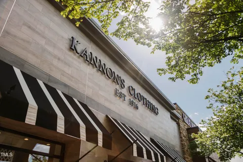 a sign that is sitting on a brick wall