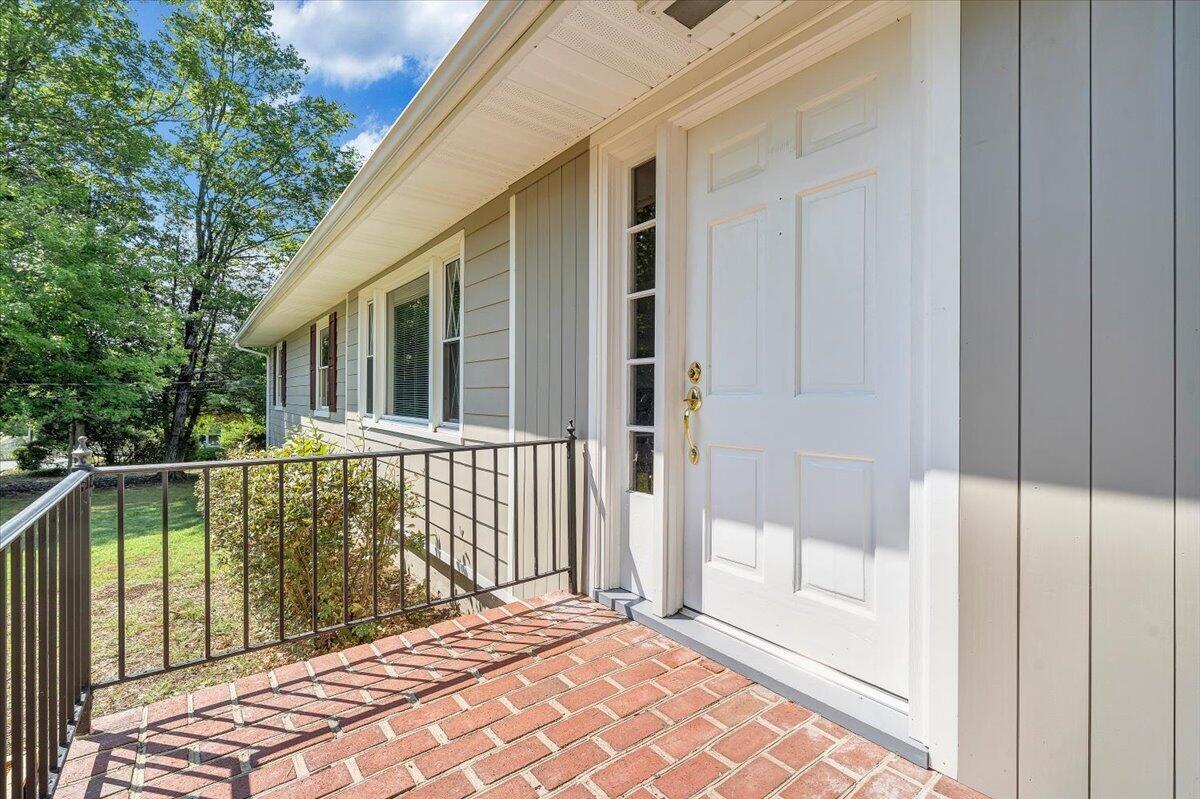 3561 Wright Road Southwest Roanoke, VA 24015 - Photo 3 of 61 02-MIB04330