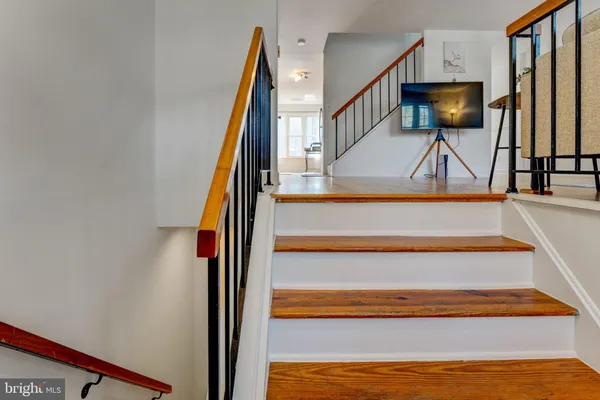 $515,000 | 20403 Ivybridge Court, Montgomery Village, MD 20886