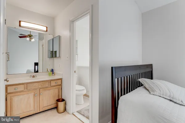 $515,000 | 20403 Ivybridge Court, Montgomery Village, MD 20886